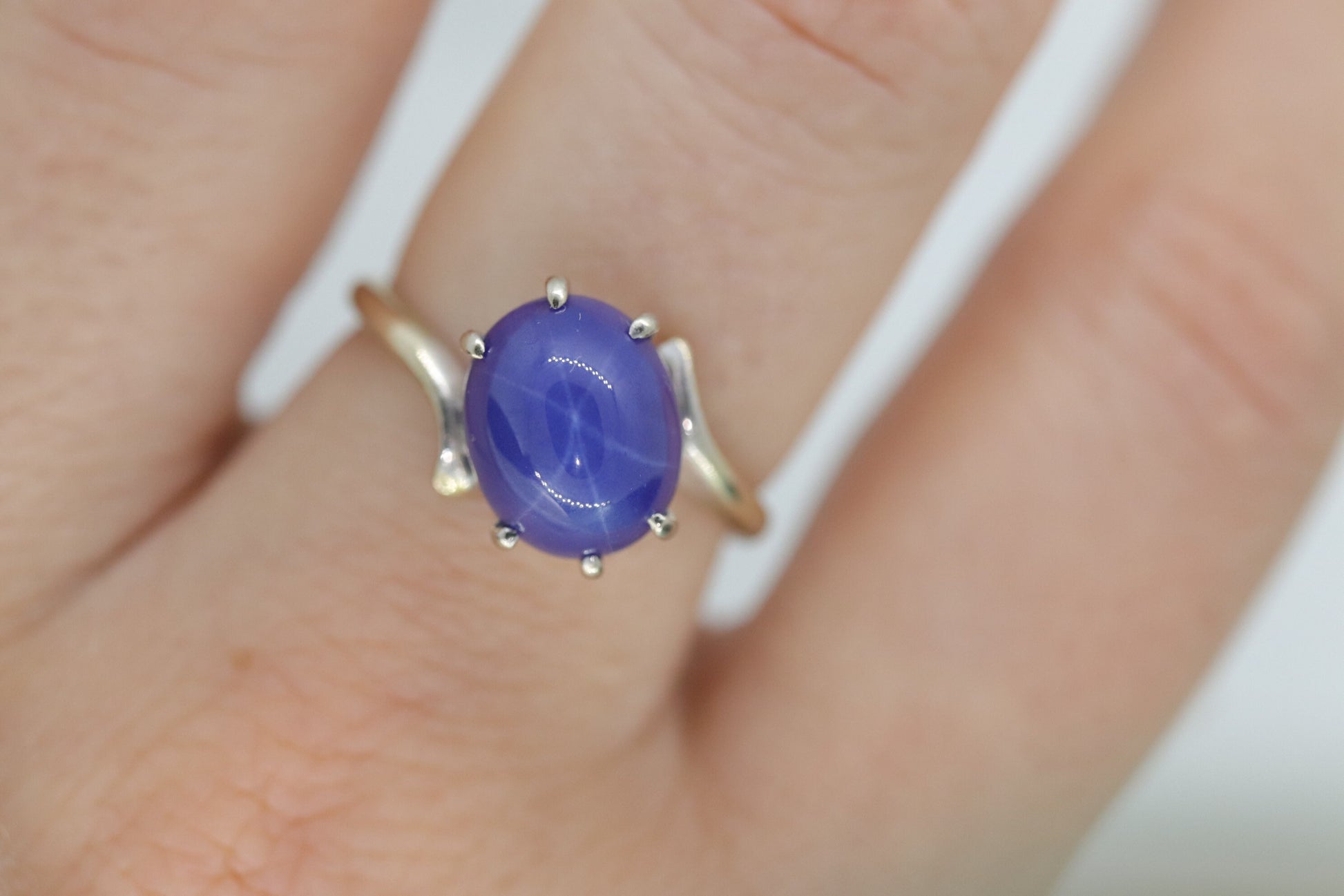 14k Blue Star Sapphire Oval Cabochon ring. Victorian Bypass Claw prong set sapphire ring.