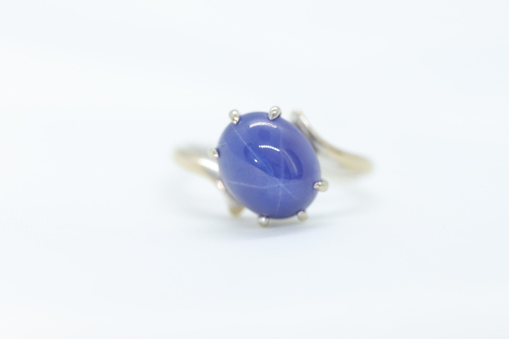 14k Blue Star Sapphire Oval Cabochon ring. Victorian Bypass Claw prong set sapphire ring.