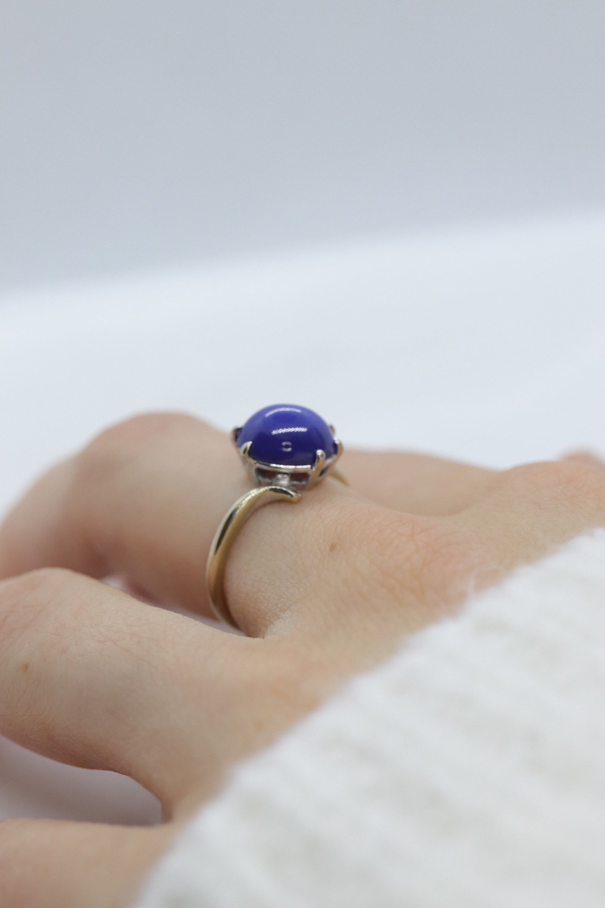 14k Blue Star Sapphire Oval Cabochon ring. Victorian Bypass Claw prong set sapphire ring.