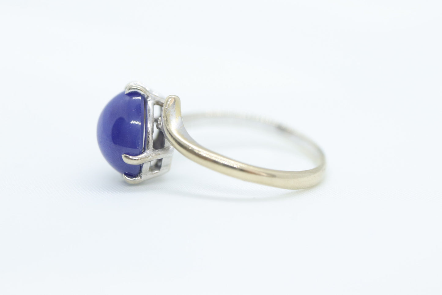 14k Blue Star Sapphire Oval Cabochon ring. Victorian Bypass Claw prong set sapphire ring.