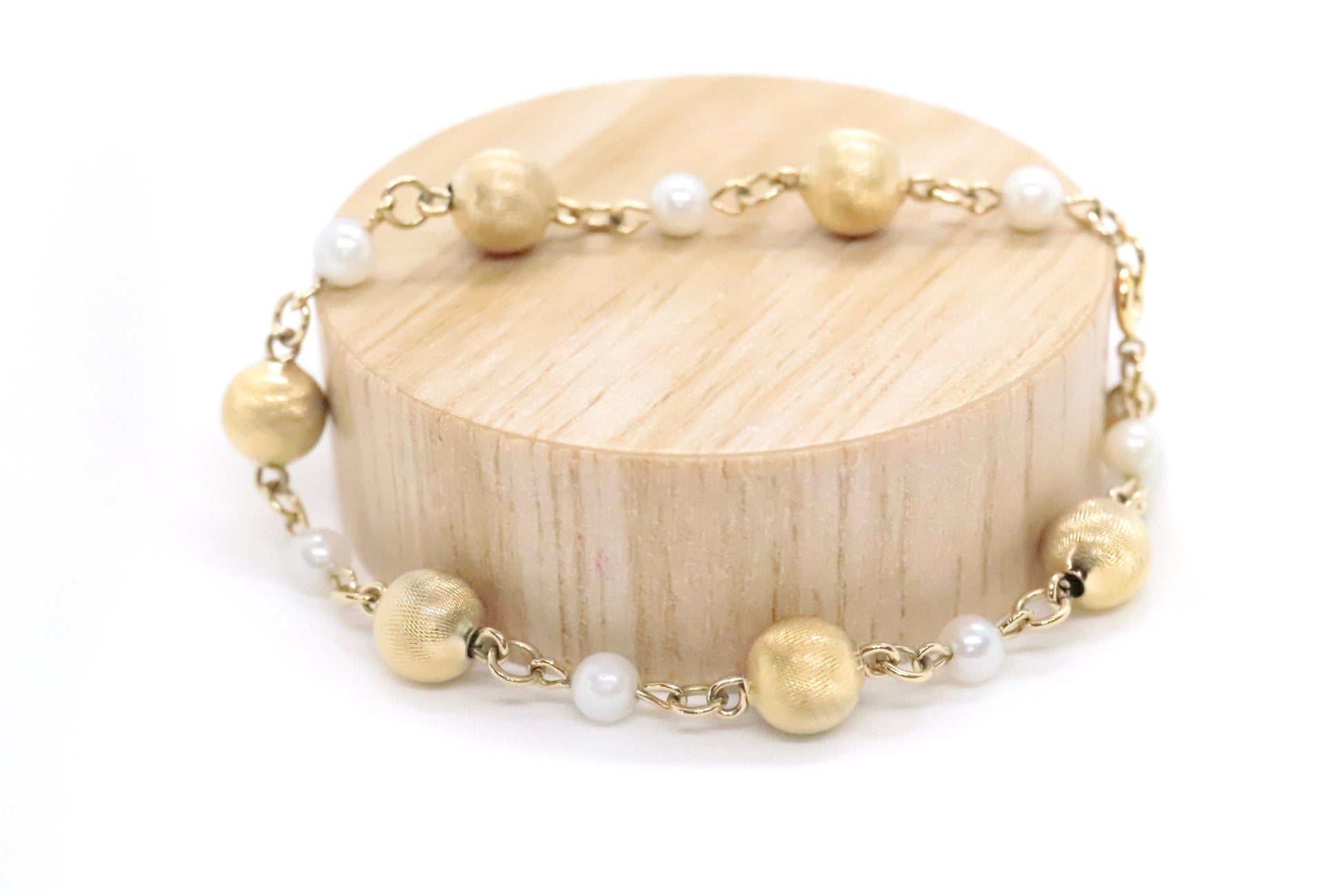 Gold Filled Sphere and Pearl Bracelet. 12k 1/20 Gold Filled Sphere ball bracelet