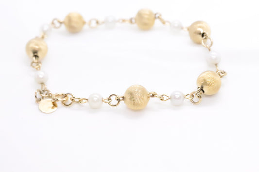 Gold Filled Sphere and Pearl Bracelet. 12k 1/20 Gold Filled Sphere ball bracelet