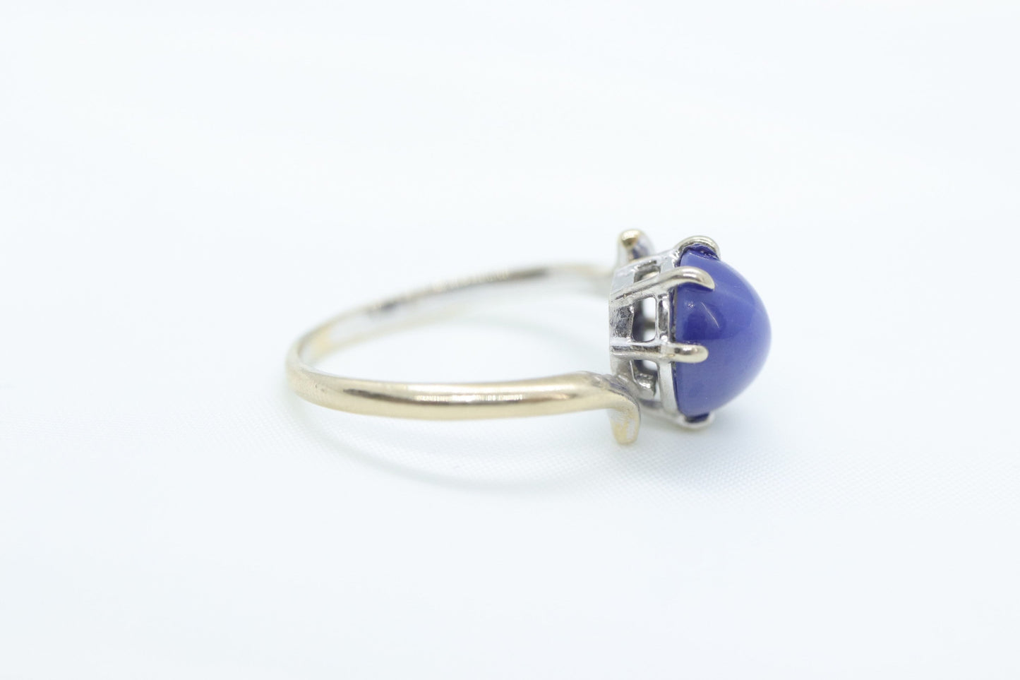 14k Blue Star Sapphire Oval Cabochon ring. Victorian Bypass Claw prong set sapphire ring.