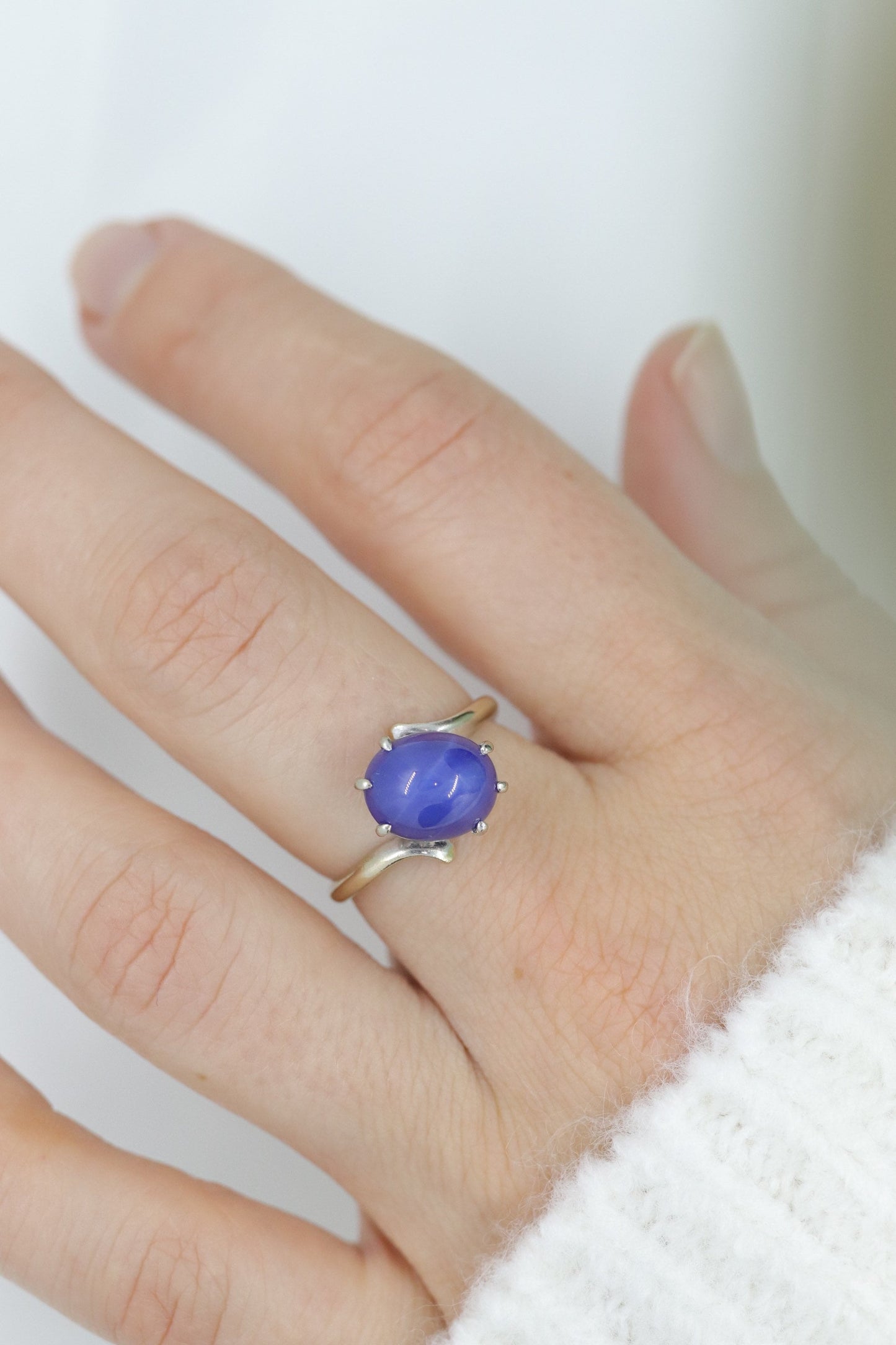 14k Blue Star Sapphire Oval Cabochon ring. Victorian Bypass Claw prong set sapphire ring.