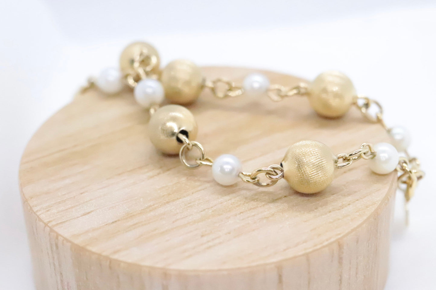 Gold Filled Sphere and Pearl Bracelet. 12k 1/20 Gold Filled Sphere ball bracelet