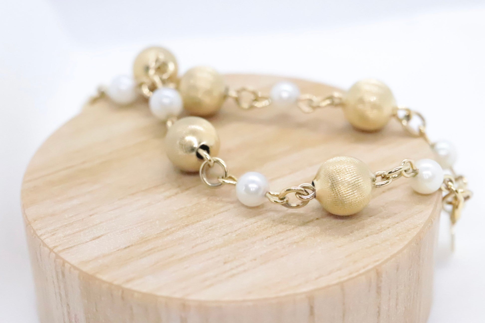 Gold Filled Sphere and Pearl Bracelet. 12k 1/20 Gold Filled Sphere ball bracelet