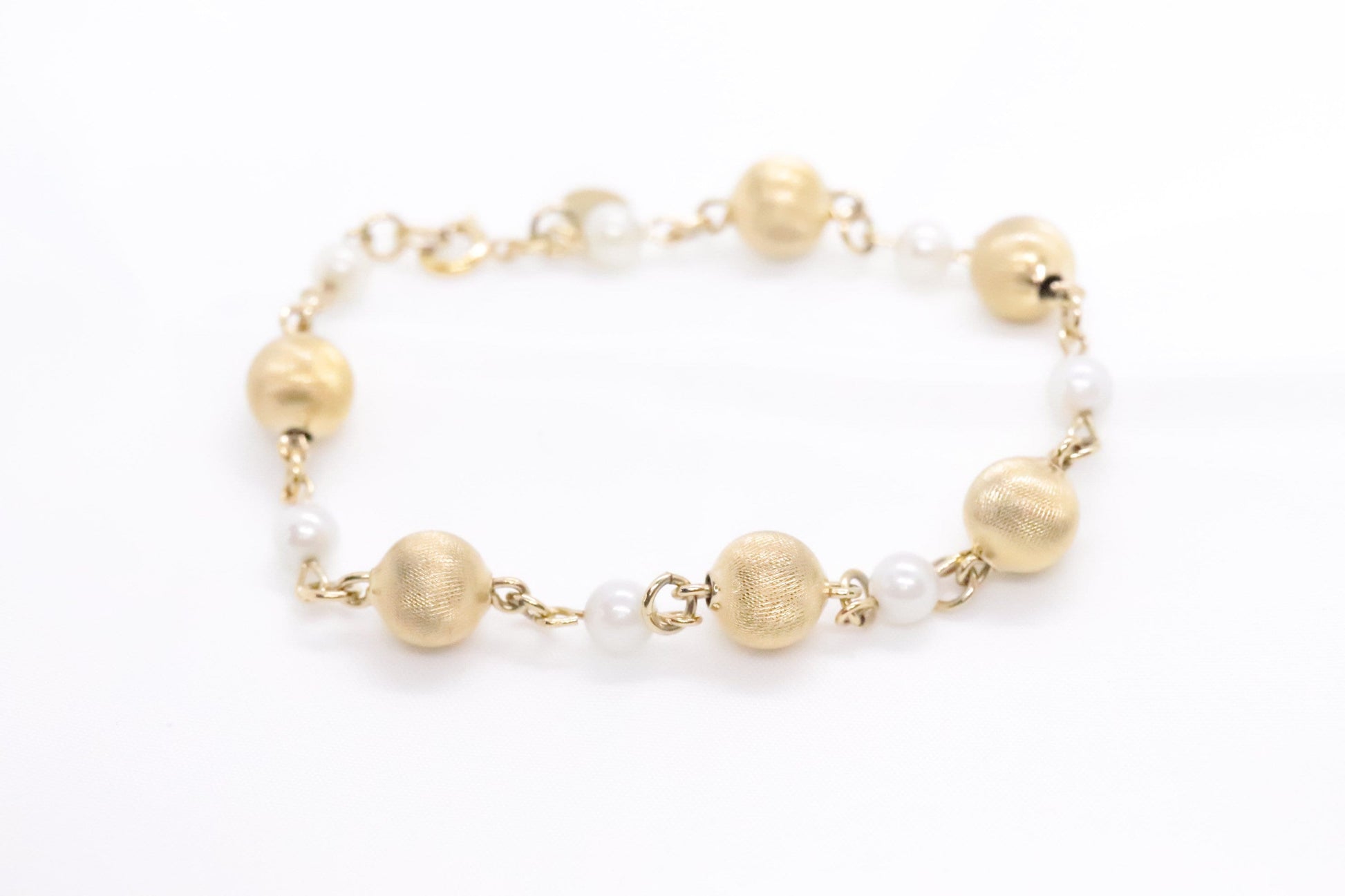 Gold Filled Sphere and Pearl Bracelet. 12k 1/20 Gold Filled Sphere ball bracelet