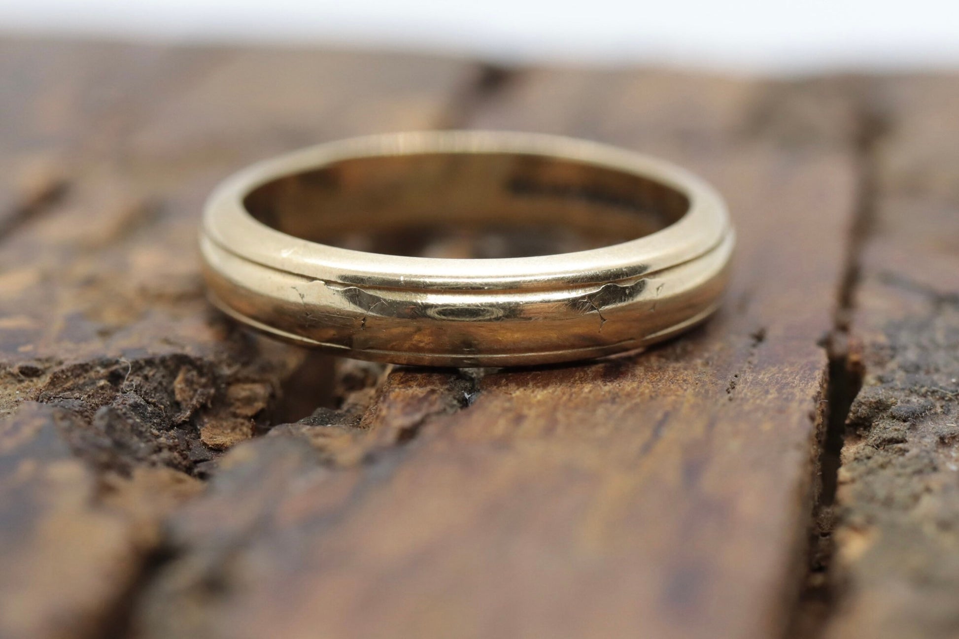 ARTCARVED JR Wood and Sons 14k Gold ART Carved thick wedding band. Embossed X X X Ring Sz 8.25 st(172/50)