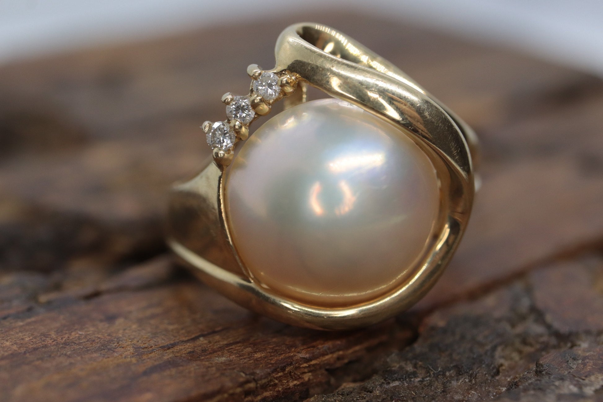 14k Large Mabe and Diamond Ring. Mabe Pearl Solitaire ring. st(109/25)