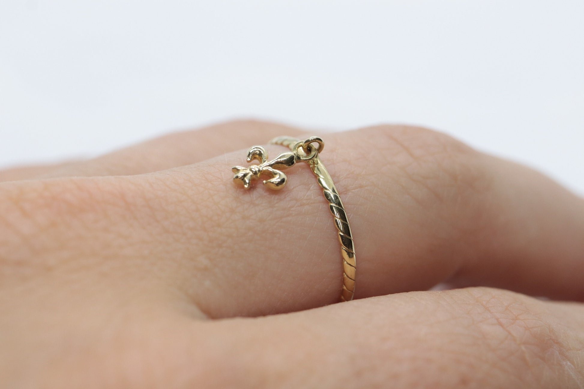 18k Fleur De LIS Charm dangle ring. Feur De Lis French Flower charm rope band.