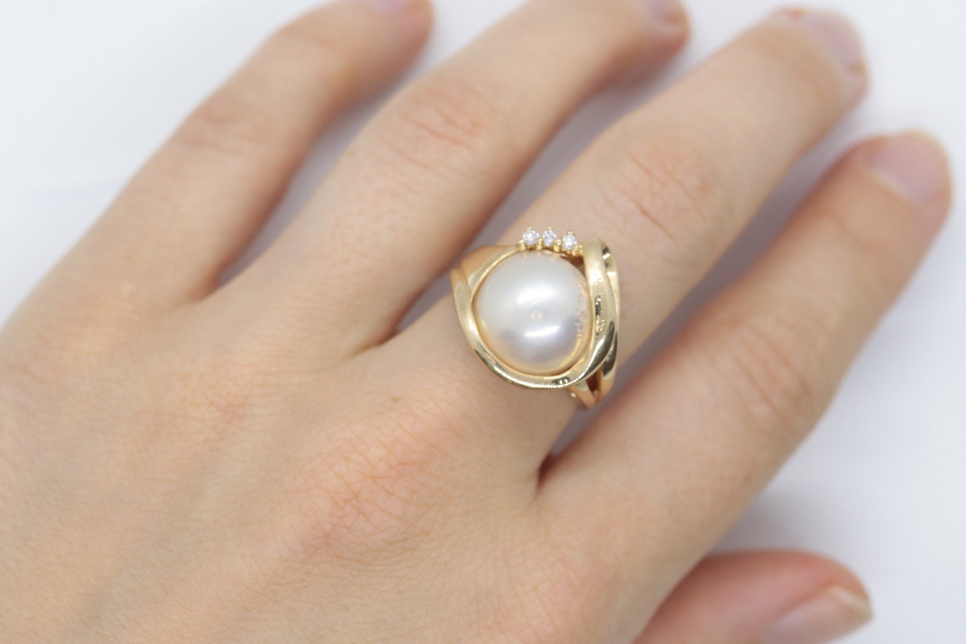 14k Large Mabe and Diamond Ring. Mabe Pearl Solitaire ring. st(109/25)