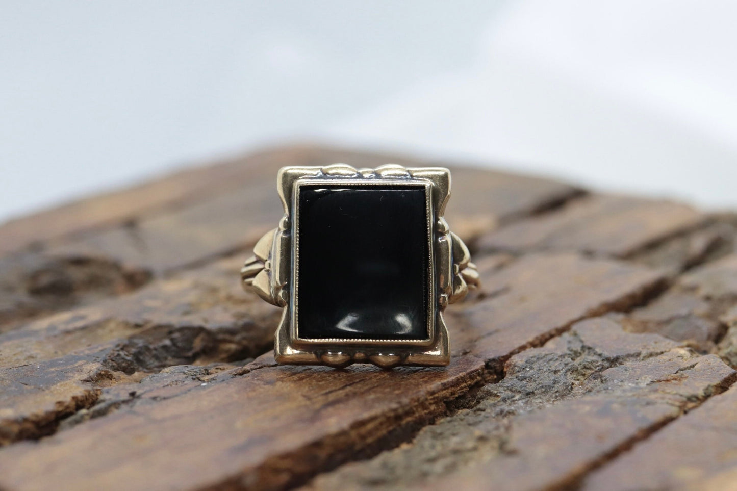 10k ONYX ring. Modern and Slim Picture Frame Rectangle Onyx signet ring. Sz 6.25 stock(149/50)