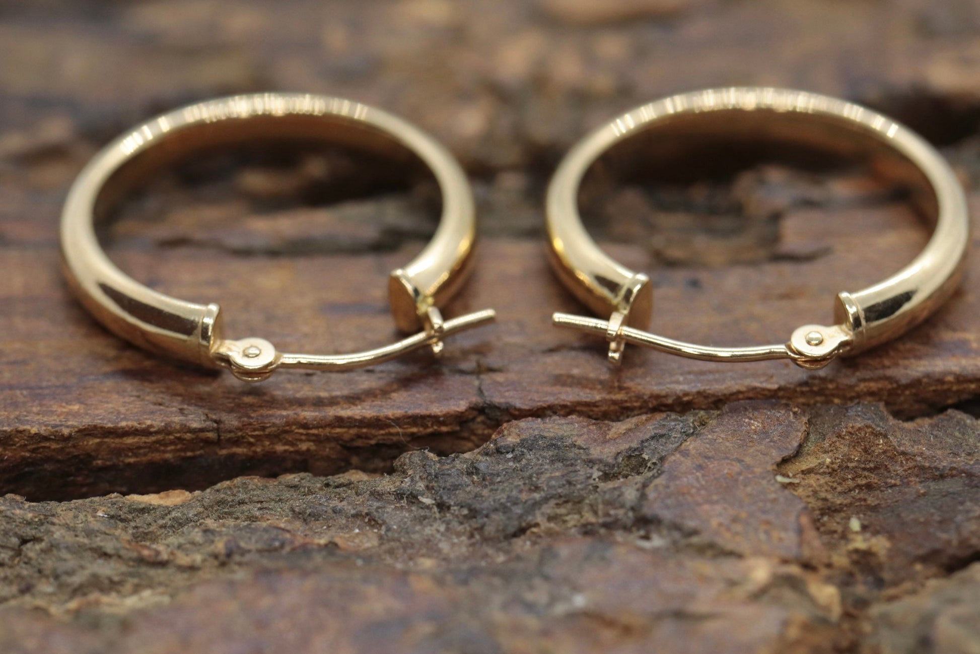 14k Gold HOOP Earrings. 14k Hoop Gloss thin dangle earrings. st(71/78)