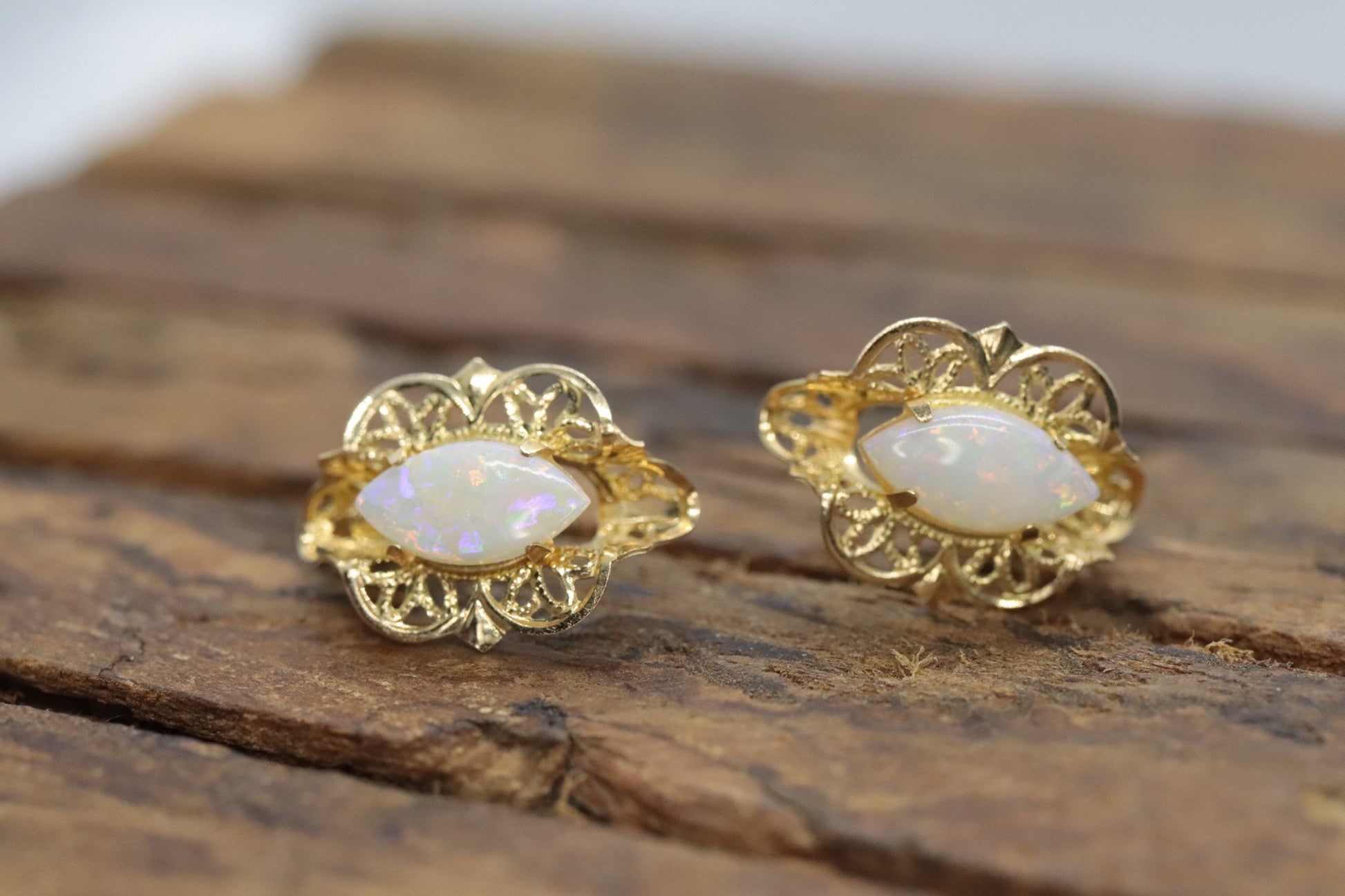 14k Marquise Opal Filigree Butterfly 14k Gold Stud Earrings. st(46/00)