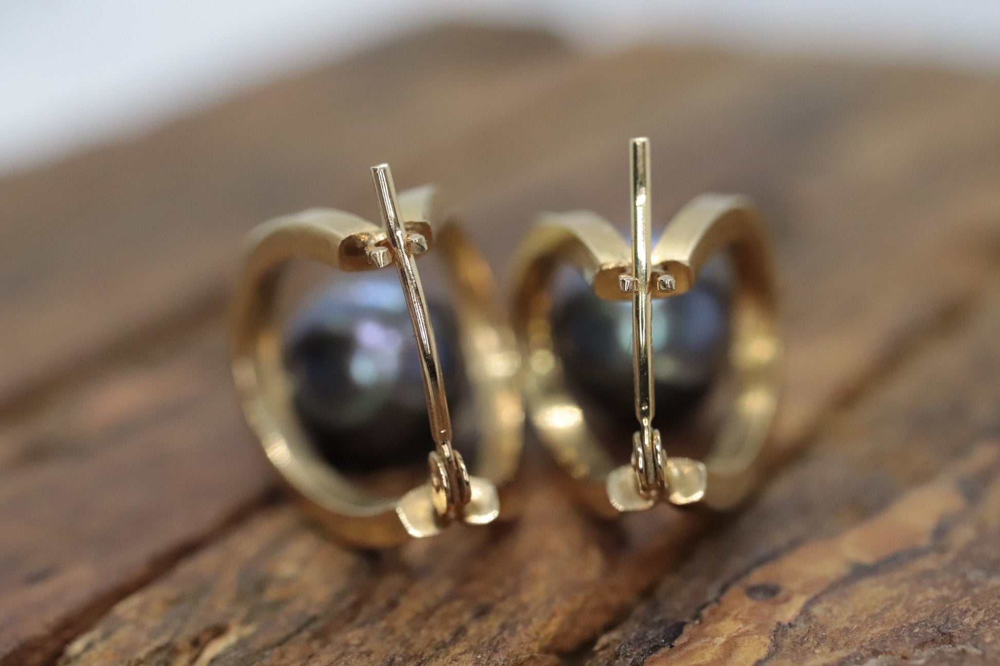 14k Black Pearl Hoop Earrings. Double Hoop Freshwater Pearl Earrings. st(46/00)