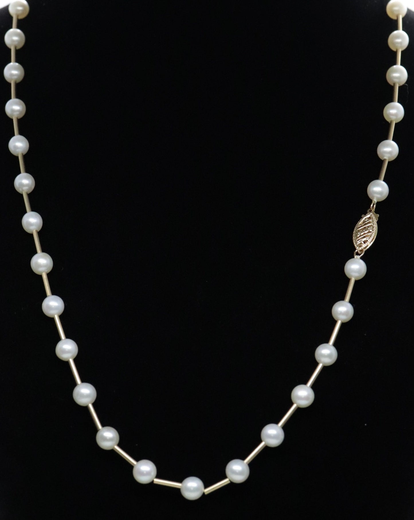 14k Gold Bead and Pearl Necklace. Intermitted Pearl 14k Necklace st(63/25)