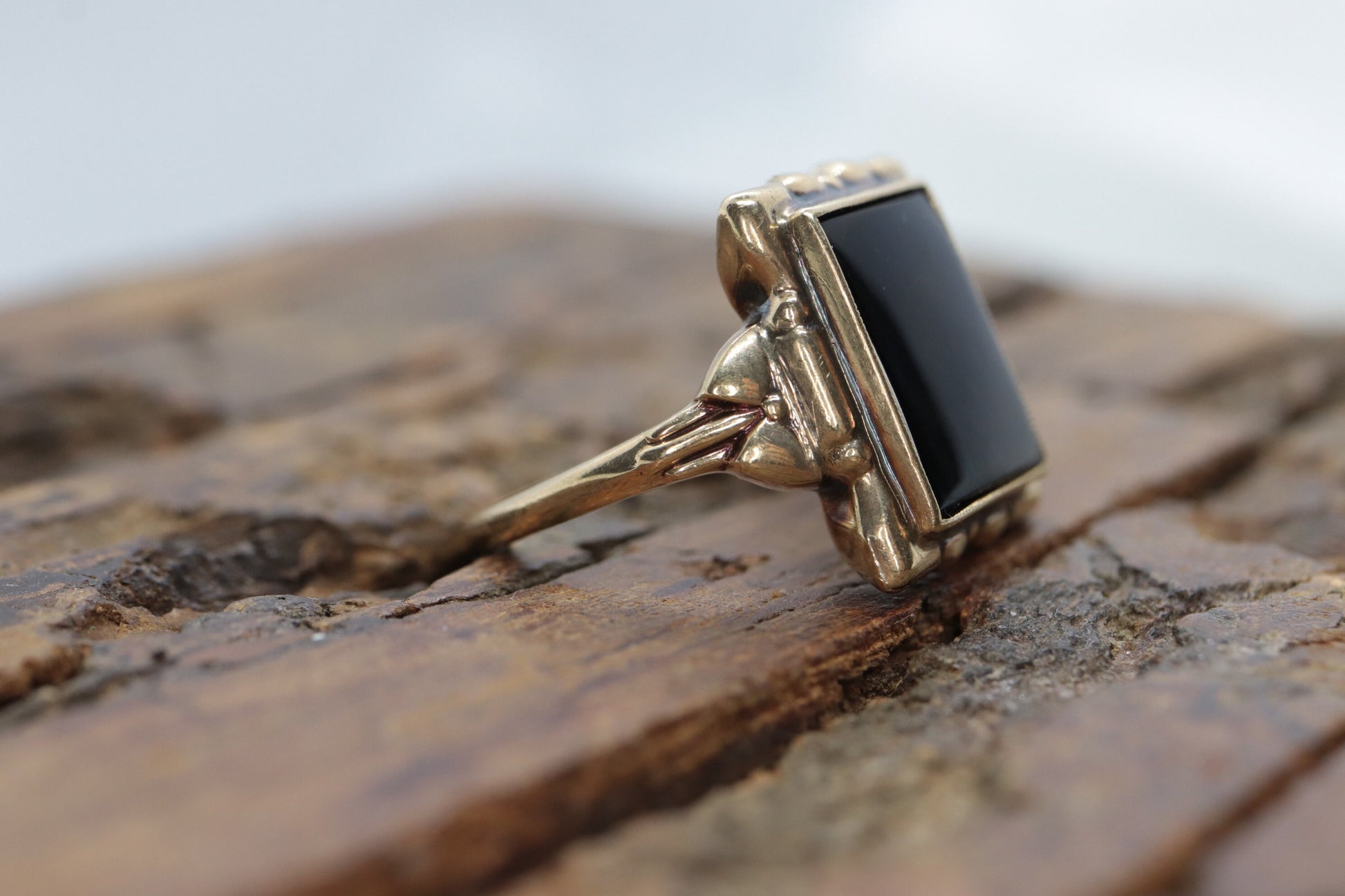 10k ONYX ring. Modern and Slim Picture Frame Rectangle Onyx signet ring. Sz 6.25 stock(149/50)