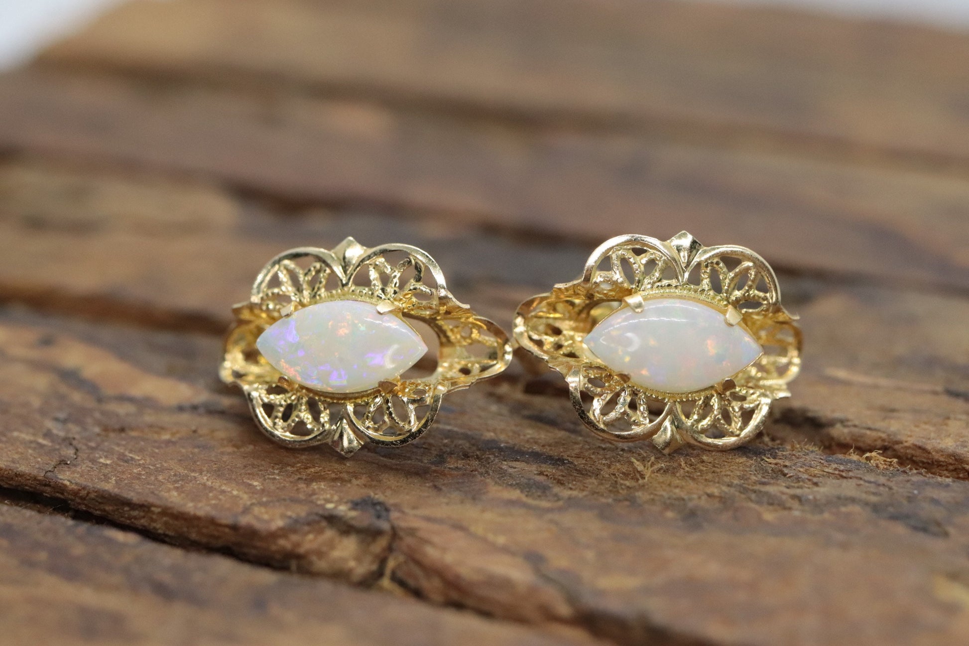 14k Marquise Opal Filigree Butterfly 14k Gold Stud Earrings. st(46/00)