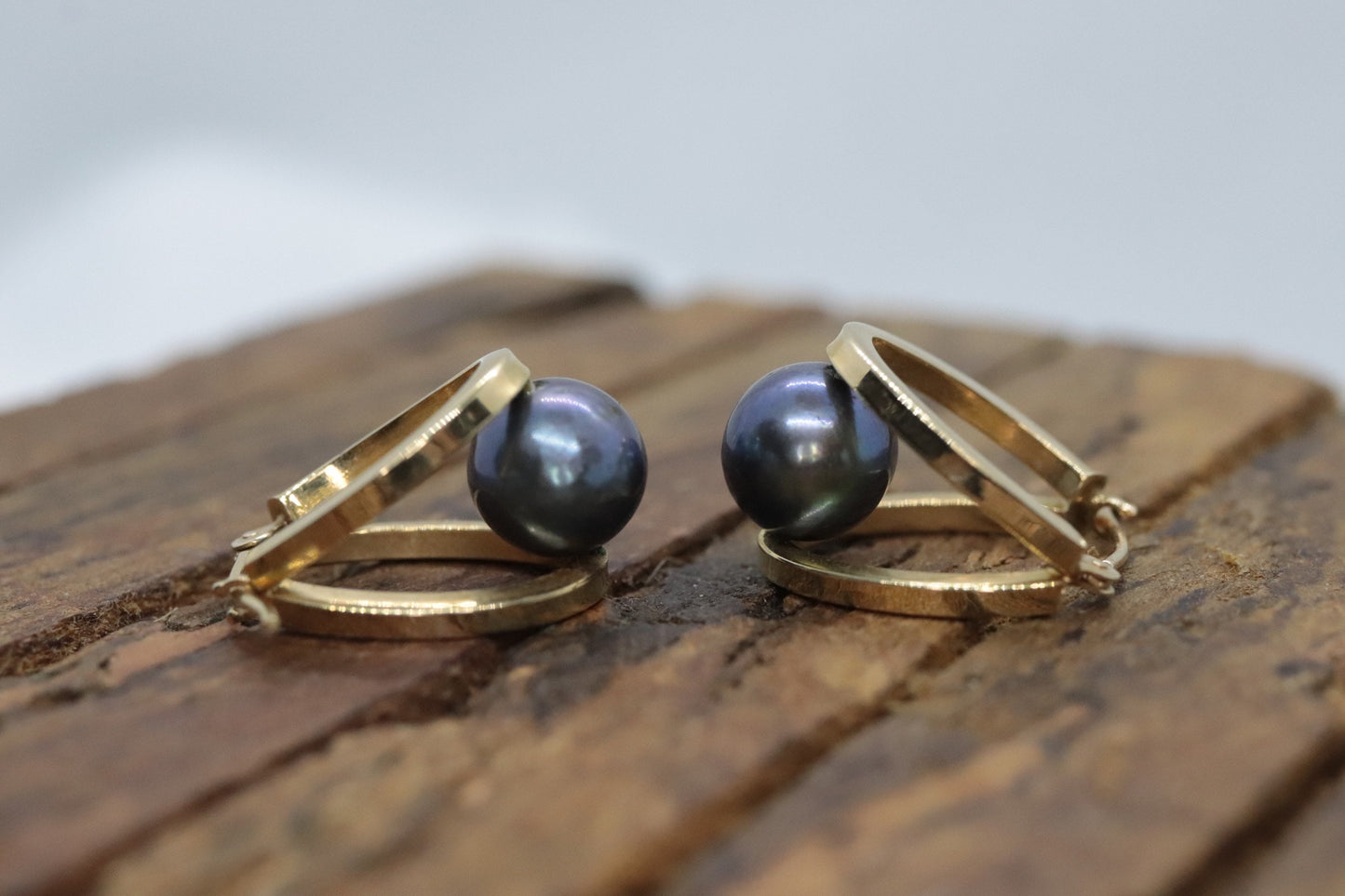 14k Black Pearl Hoop Earrings. Double Hoop Freshwater Pearl Earrings. st(46/00)