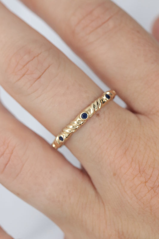 14k Gold BLUE Sapphire Eternity Band. Bezel Set Sapphire Bubble Fun ring. st(86/25)