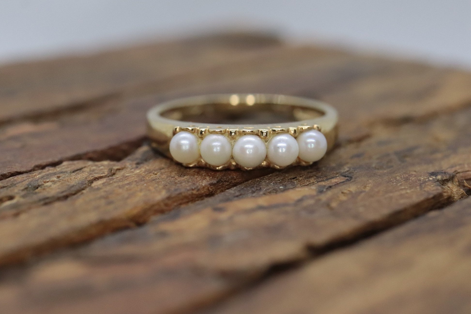 14k Pearl Cluster ring. Straight Pearl Cluster Band. st (69/00)