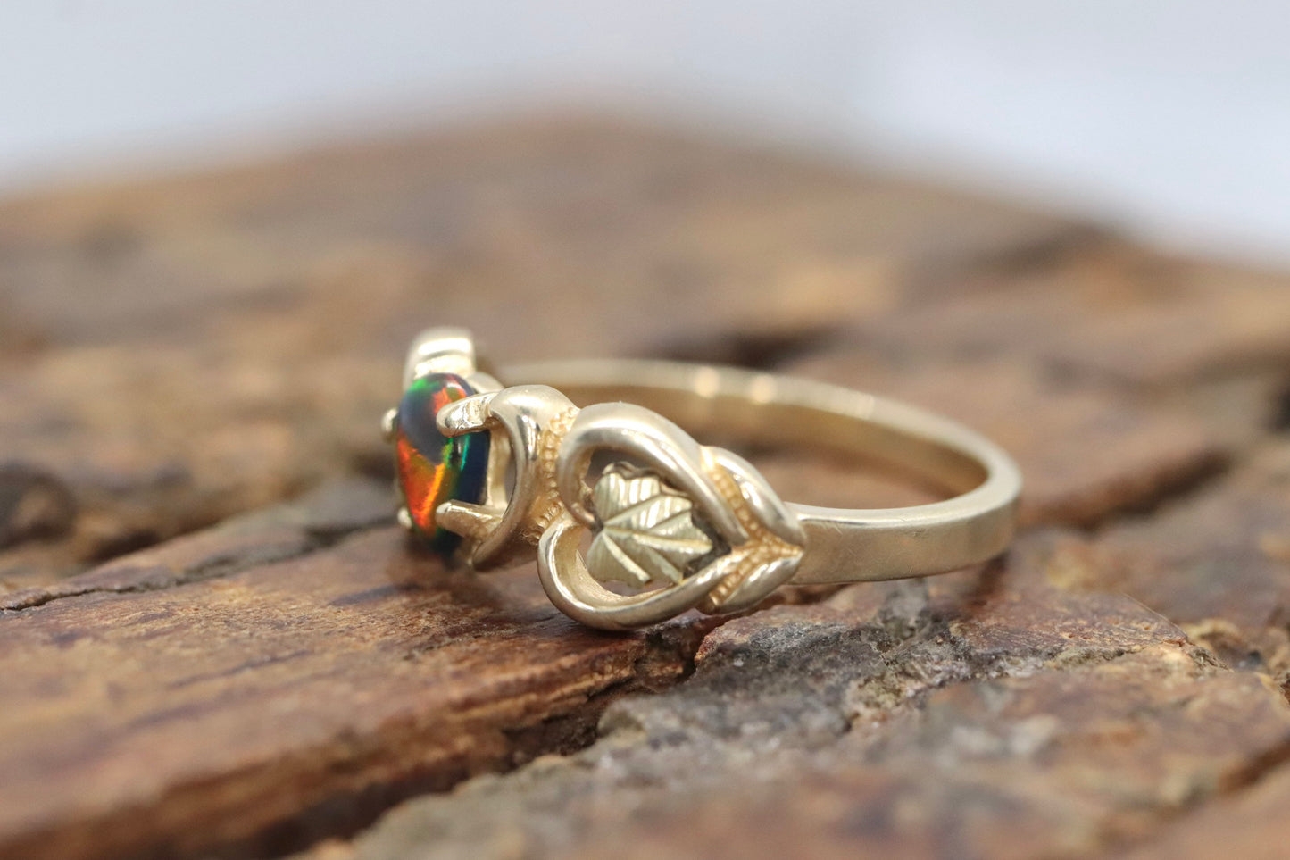 Black Hills Gold Ring with Ammolite gem . 10k Black Hills Gold Ammolite Pear cut band. Vintage Black Hills gold. st(71/30)