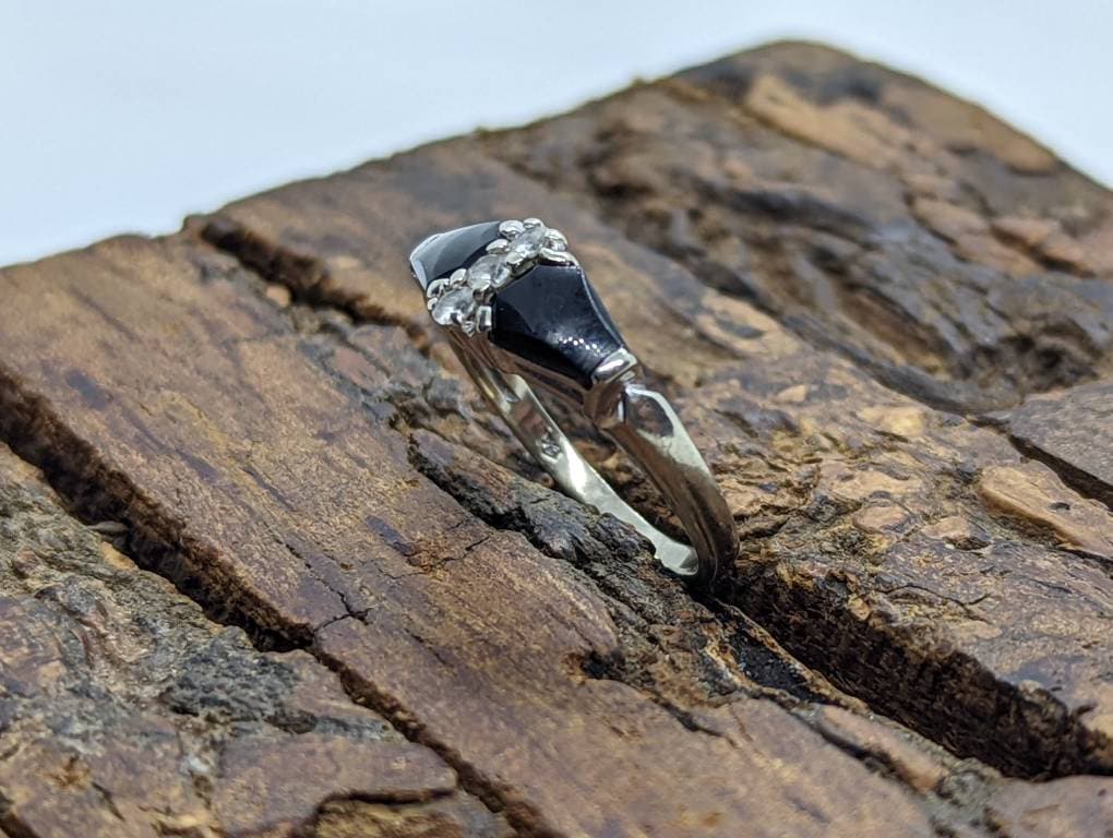 10k Onyx and White topaz Band. 10k Double Onyx and topaz ring. st(93/15)