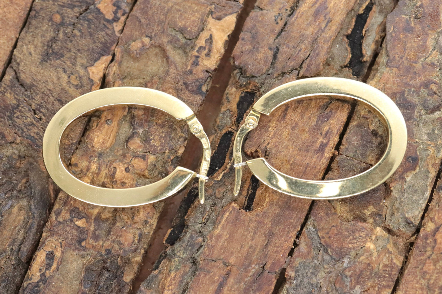 18k Gold Puffed Hollow Box HOOP Earrings. Square Cube HOOP earrings. st92/11