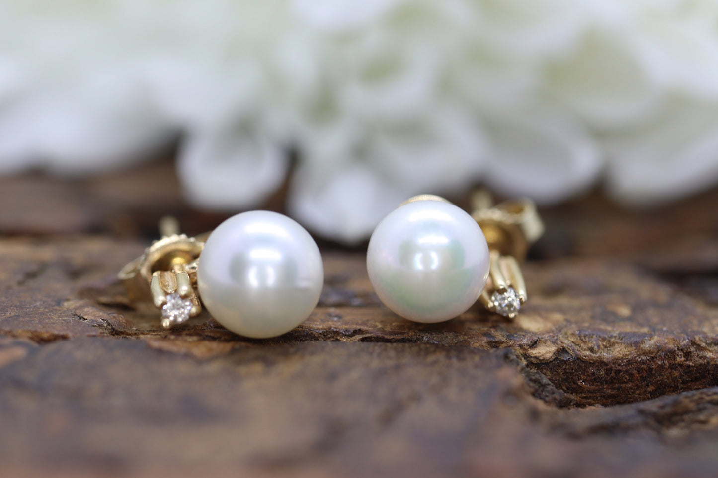 14k Pearl and Diamond stud earrings. Elegant and Dainty Pearl diamond studs. st(28/75)