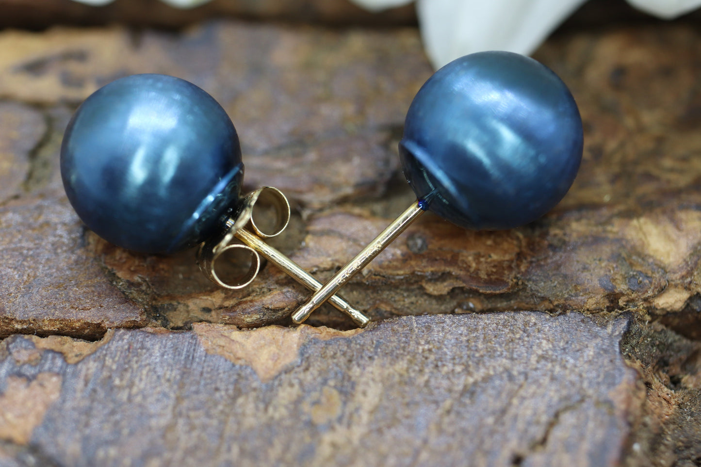 14k Gold Blue Bead stud earrings. Disco BALL stud earrings. st(28/75)