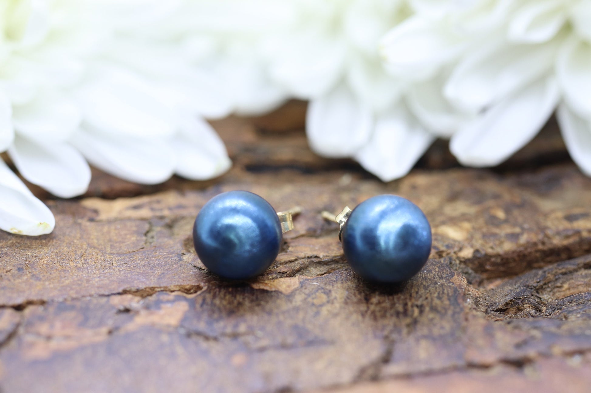 14k Gold Blue Bead stud earrings. Disco BALL stud earrings. st(28/75)