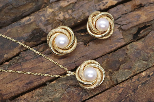 14k  Pearl Stud earrings with Rope coils. st(212/75)
