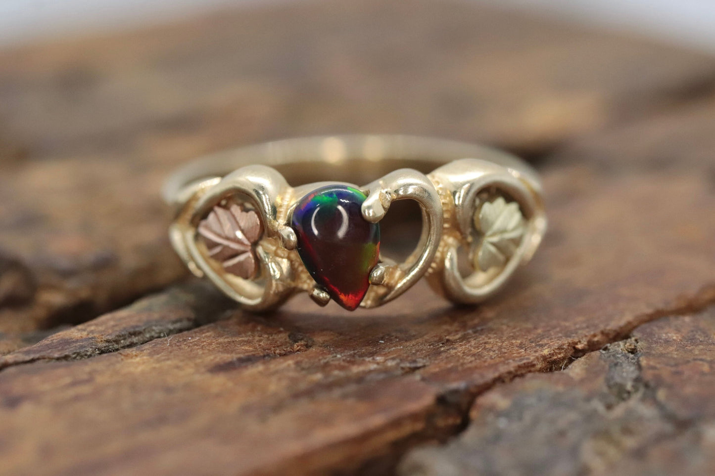 Black Hills Gold Ring with Ammolite gem . 10k Black Hills Gold Ammolite Pear cut band. Vintage Black Hills gold. st(71/30)