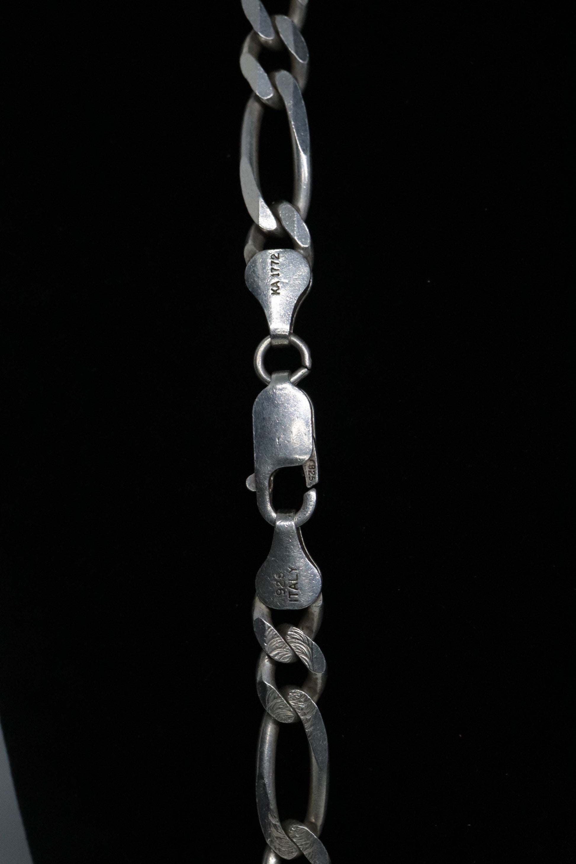 Vintage Heavy Sterling Silver 925 Figaro Chain Necklace 6.5mm and 22in length 33grams st(48/86)