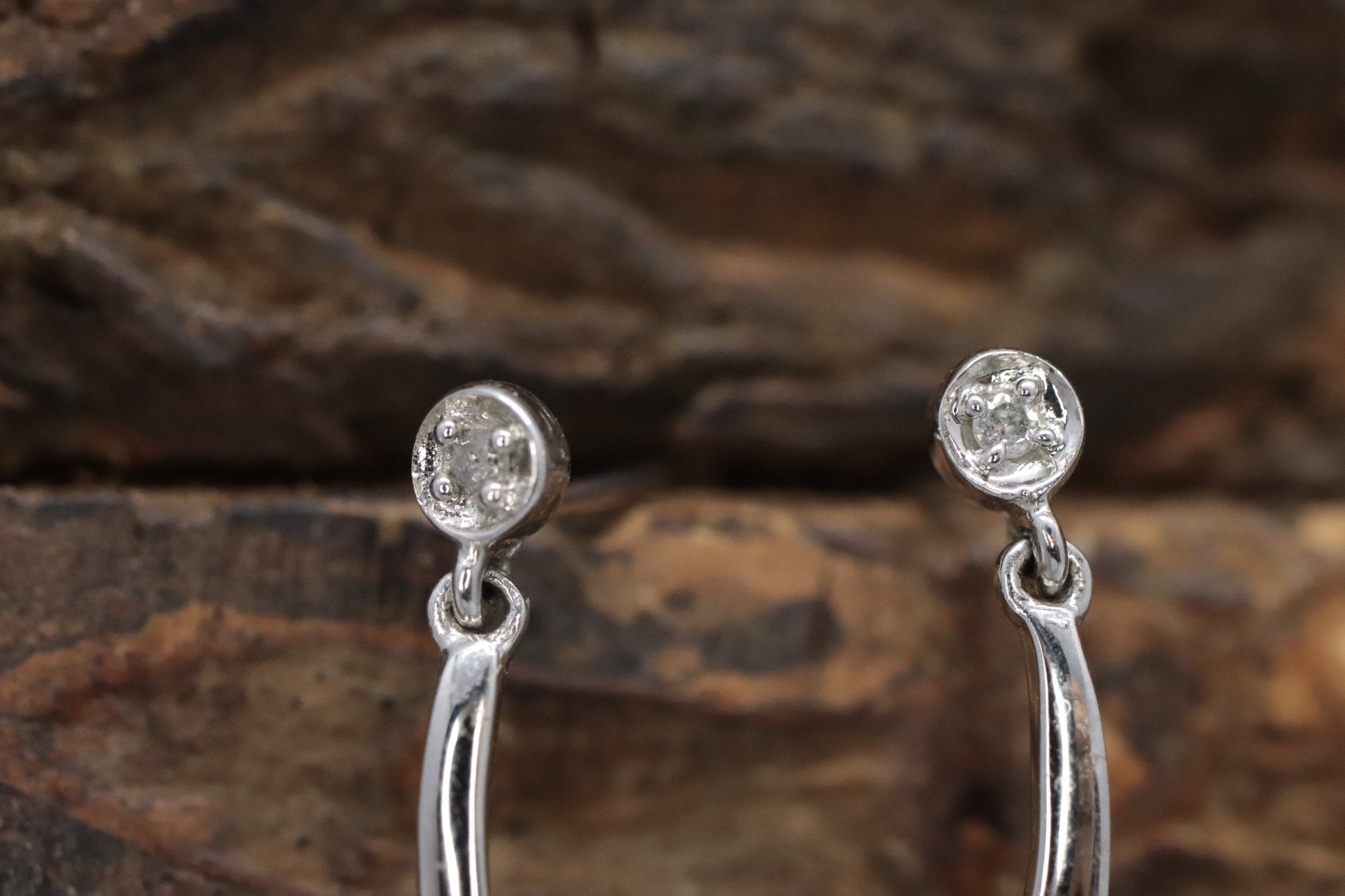 10k Diamond Earrings. Diamond Swirl Drop Dangle Earrings. 10k white gold. st(92/11)