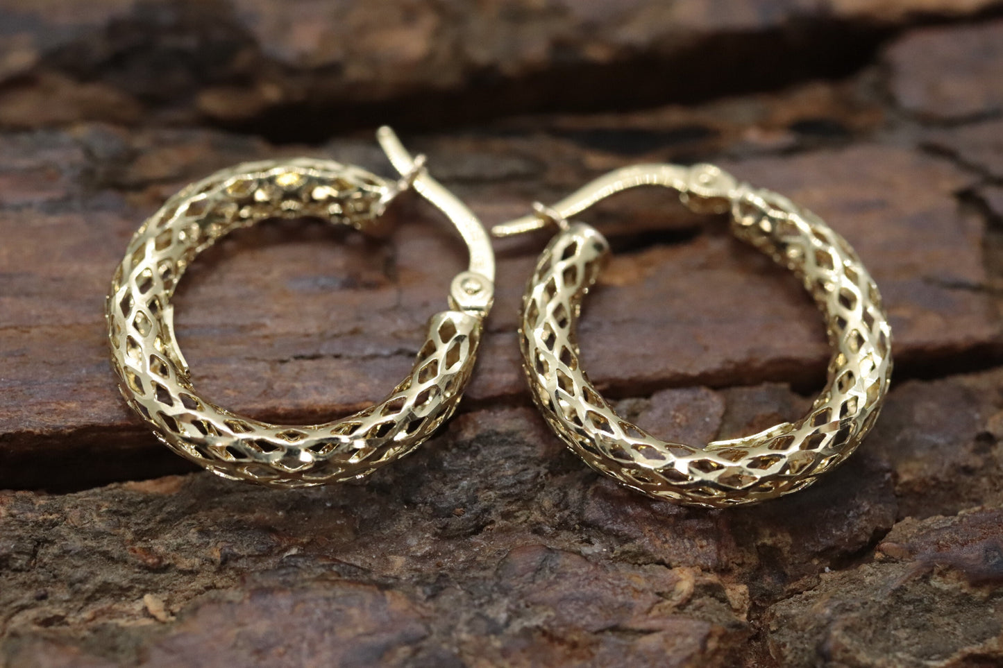 14k Gold Filigree Puffed Hollow HOOP Earrings. Intricate filigree HOOP earrings design. Hoops. st54/63