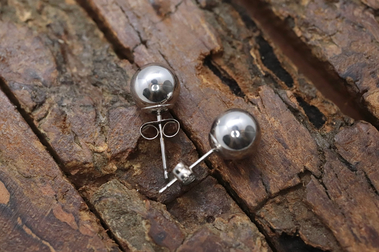 18k Gold Ball Dainty earrings. White Gold Jacmel. JCM Sphere st(92/11)