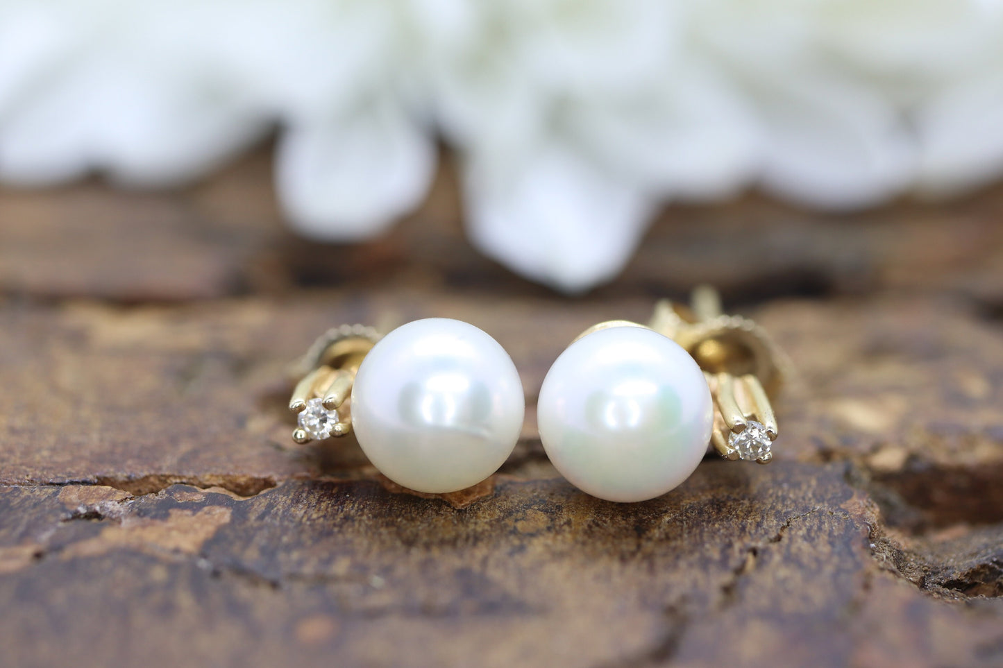 14k Pearl and Diamond stud earrings. Elegant and Dainty Pearl diamond studs. st(28/75)