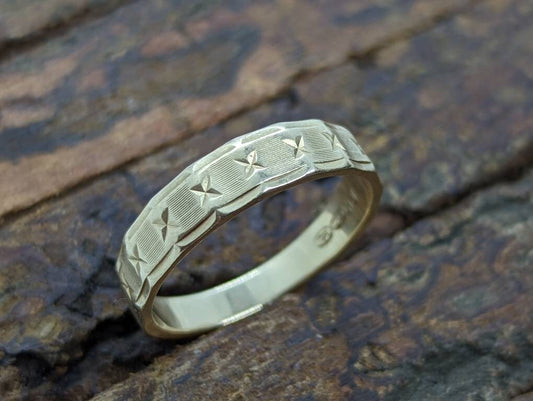 10K Yellow Gold X X X Textured Cross Band 5mm. Sz 9.5. Stackable ring. st(69/11)