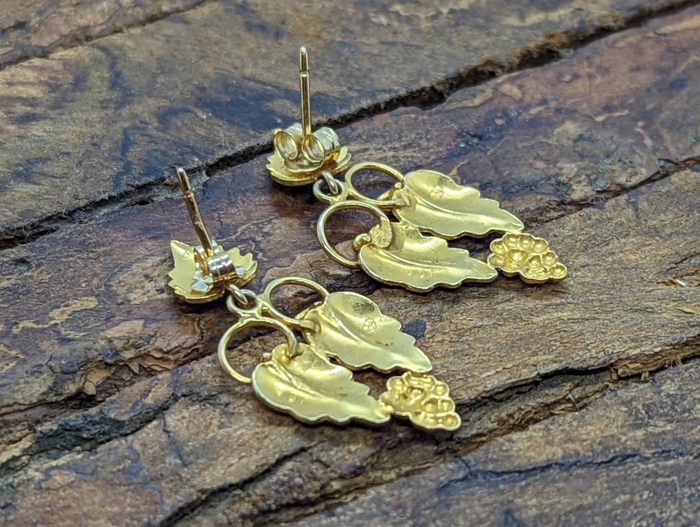 Black Hills Gold 10k / 12k Gold Dangle earrings. Dangle Earrings out of Black Hills Gold. Stock st(54/63)