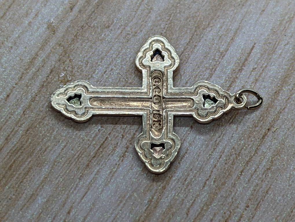 Black Hills Gold Enamel cross. 10k multi tone Black Hills Gold Crucifix Pendant st (51/75)