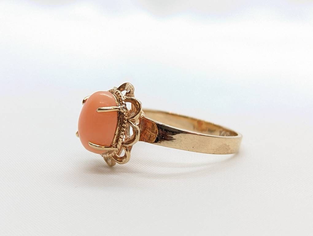 14k Coral Pink Cabochon ring. 14k yellow gold prong set angel skin salmon light coral. St(89/12)