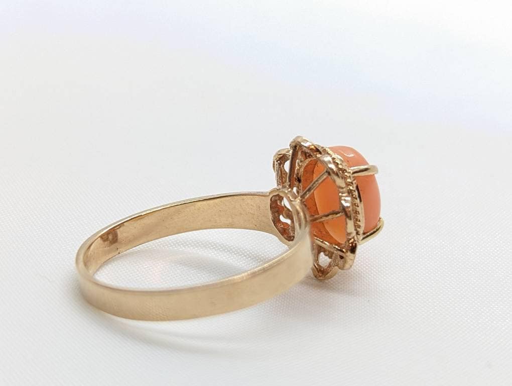 14k Coral Pink Cabochon ring. 14k yellow gold prong set angel skin salmon light coral. St(89/12)