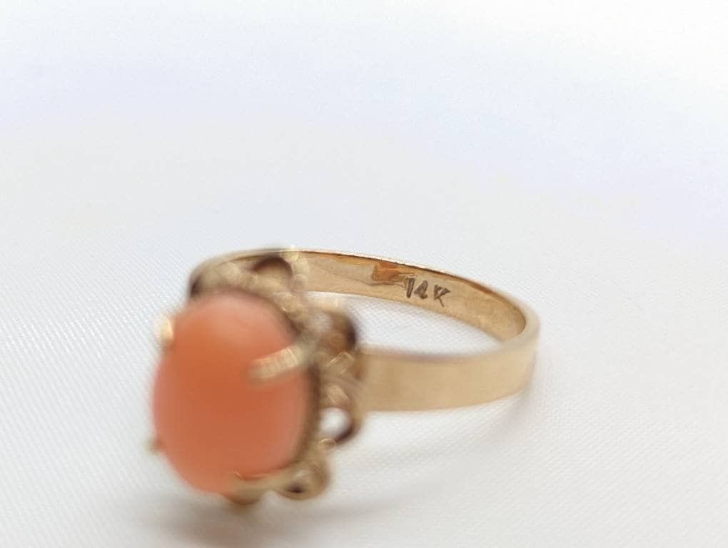 14k Coral Pink Cabochon ring. 14k yellow gold prong set angel skin salmon light coral. St(89/12)