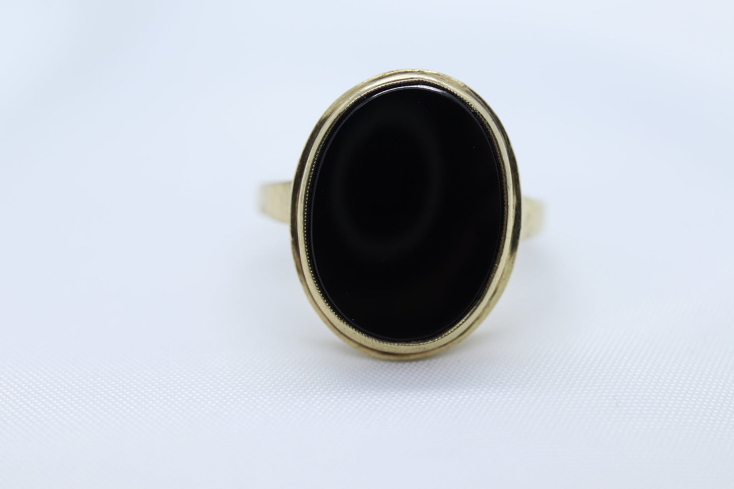 10k Onyx Oval ring. 10k gold onyx bezel set ring. Antique Mourning Ring. st(126/50)