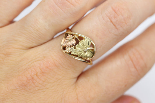 Black Hills Gold Ring. 10k Multi-Tone Gold. Black Hills Gold Design with Tricolor Leaves. St(92)