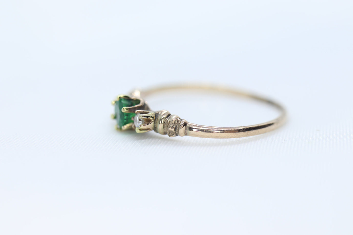 Antique 10k Victorian Emerald and Diamond Claw set ring. Antique dainty emerald diamond ring. st(172/50)