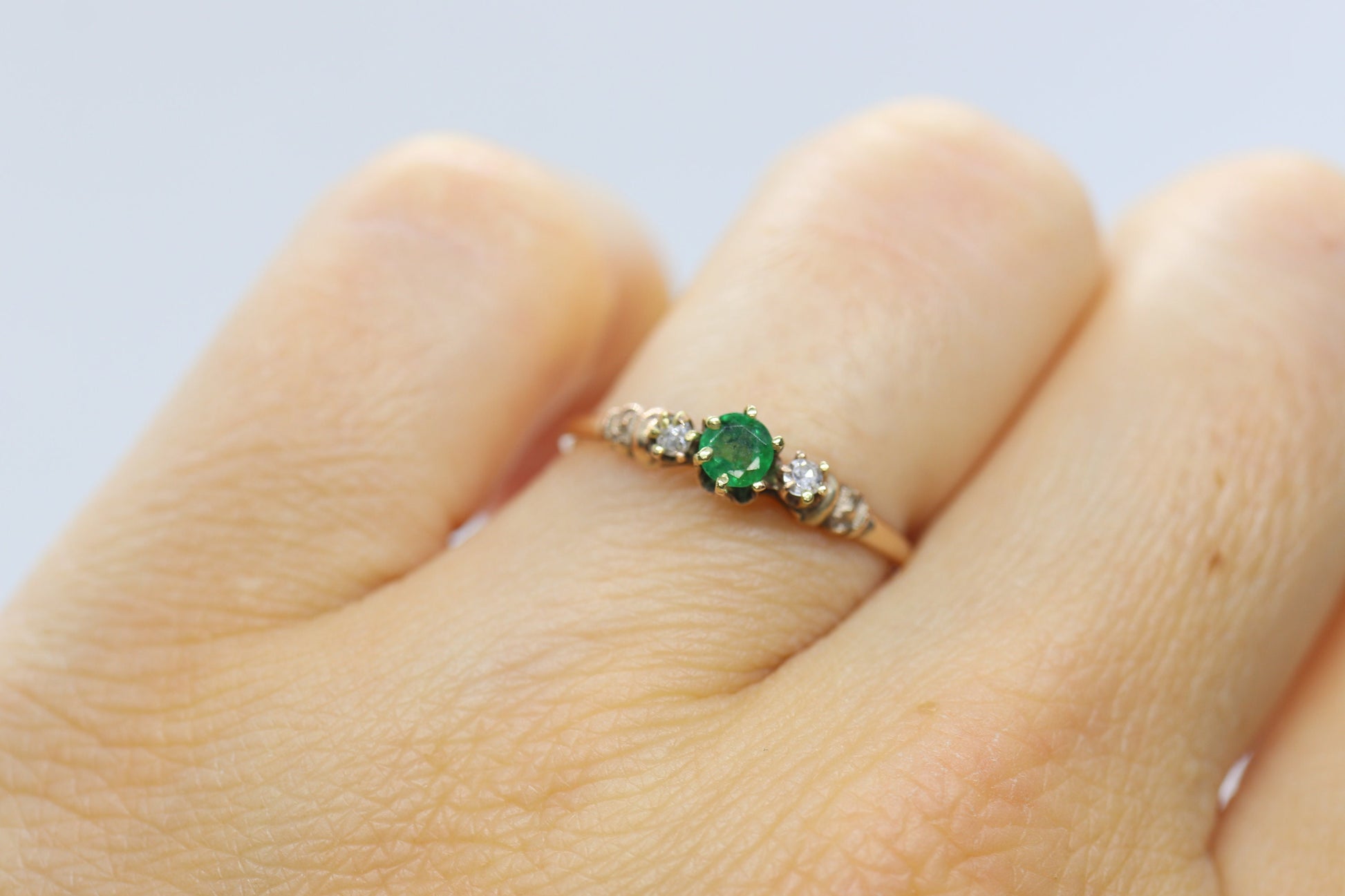 Antique 10k Victorian Emerald and Diamond Claw set ring. Antique dainty emerald diamond ring. st(172/50)