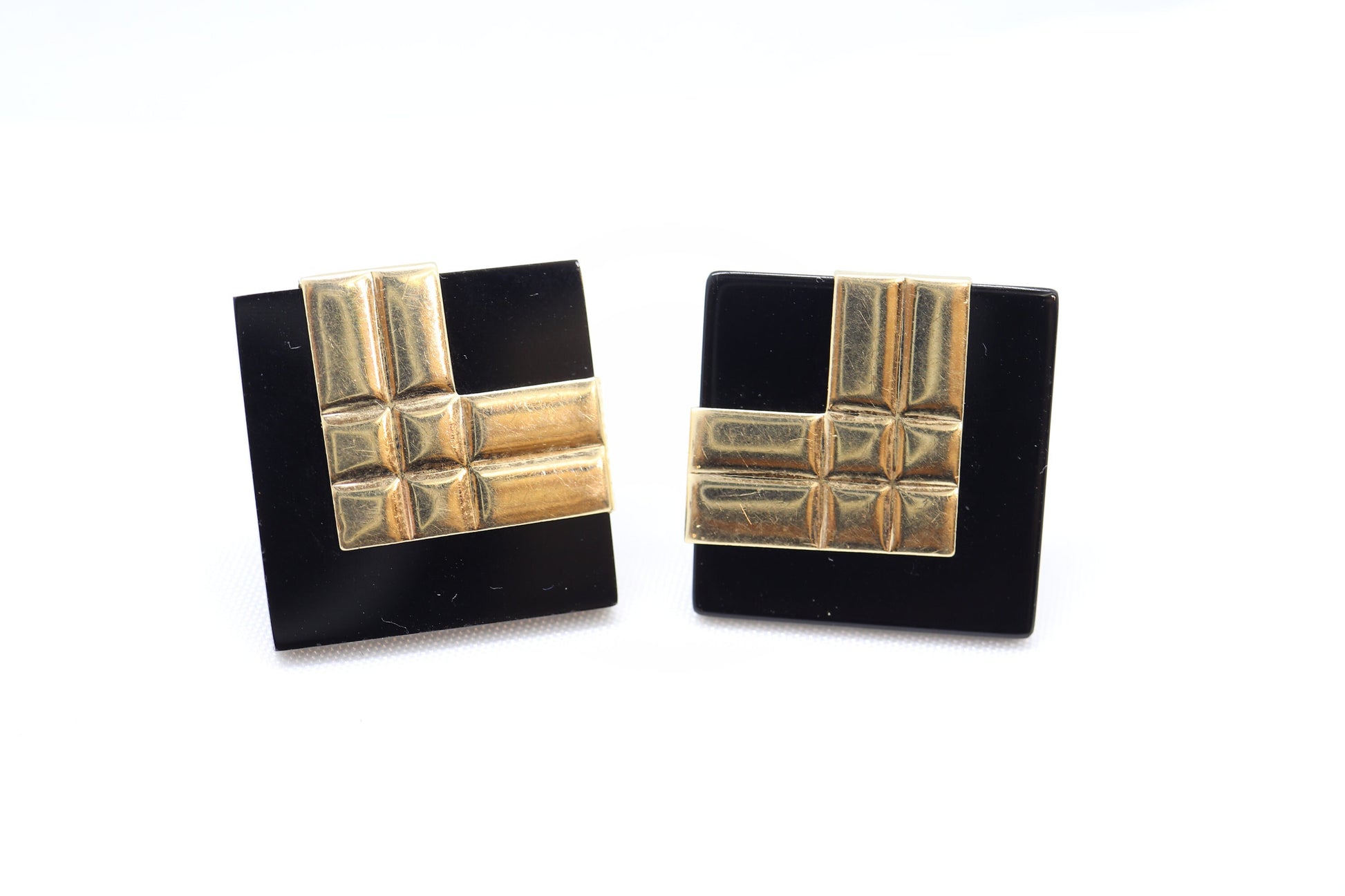 14k Carved Onyx Square Earrings. 14k Peter Brams Carved Gemstone Stud PBD earrings. st(51/75)