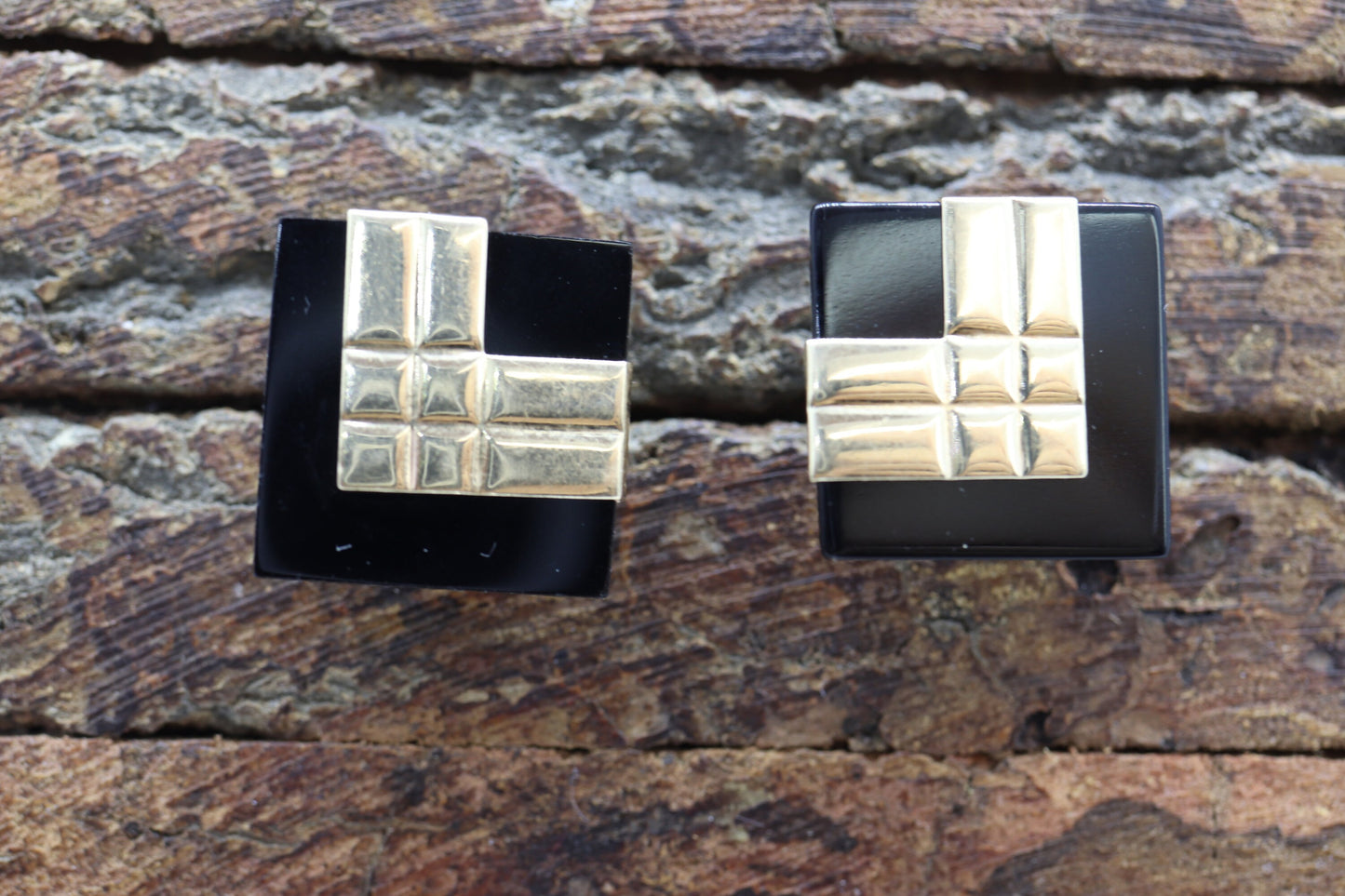 14k Carved Onyx Square Earrings. 14k Peter Brams Carved Gemstone Stud PBD earrings. st(51/75)